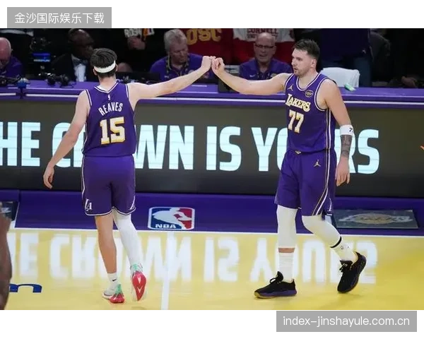 东契奇里夫斯打球：从“神秘球场”到“运动生活方式”